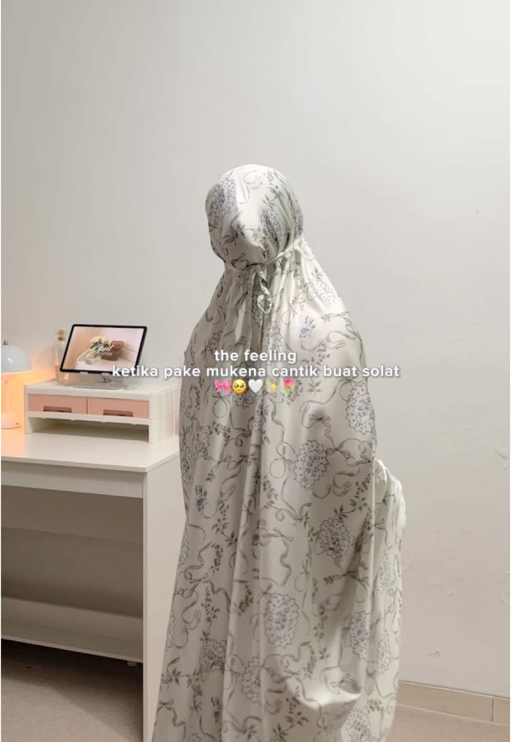 Feeling beautiful banget kalo pake koleksi mukenanya lozy 💗🤏🏻 Pengen muter-muter terus depan kaca rasanya 🥹🫶🏻 #mukenatravel #mukena2in1 #lozyhijab #mukenalozy #cleangirl #cleangirlaesthetic #vanillagirlaesthetic #vanillagirl 