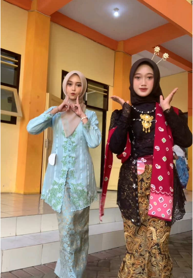 🙆🏻‍♀️#fyp #kartiniday #4u #cewejawa #outfitchek 