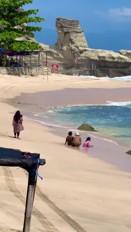kata siapa pantai klayar gak family friendly? 🥰 #pantaiklayar #pacitan 