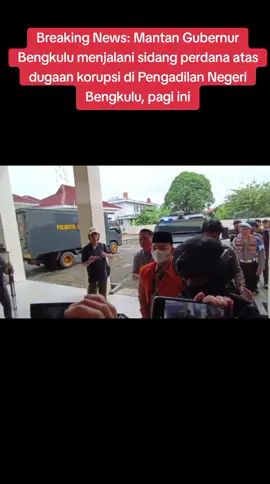 Mantan Gubernur Bengkulu, Rohidin Mersyah menjalani sidang perdana di Pengadilan Negeri Bengkulu pagi ini atas dugaan kasus korupsi yang menimpa dirinya #gubernurbengkulu #dugaankorupsi #bengkulutiktok #fyp #viral #rohidinmersyah #pengadilanbengkulu #kpk #tersangka #terdakwa 
