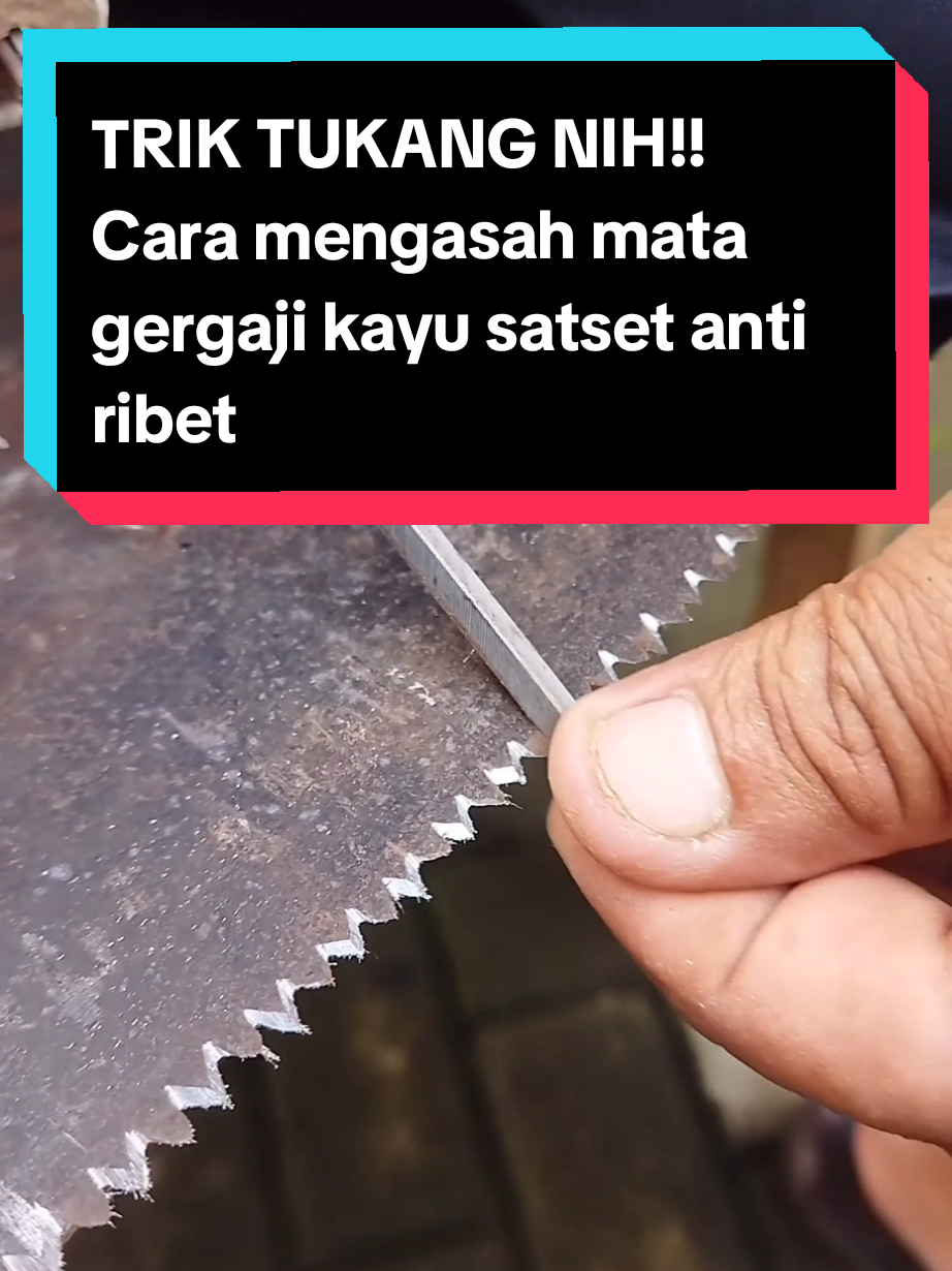 Trik tukang nih!  Begini caranya mengasah gergaji kayu satset anti ribet #gergajikayu #woodworking #adayinmylife #fyp #haripamuji