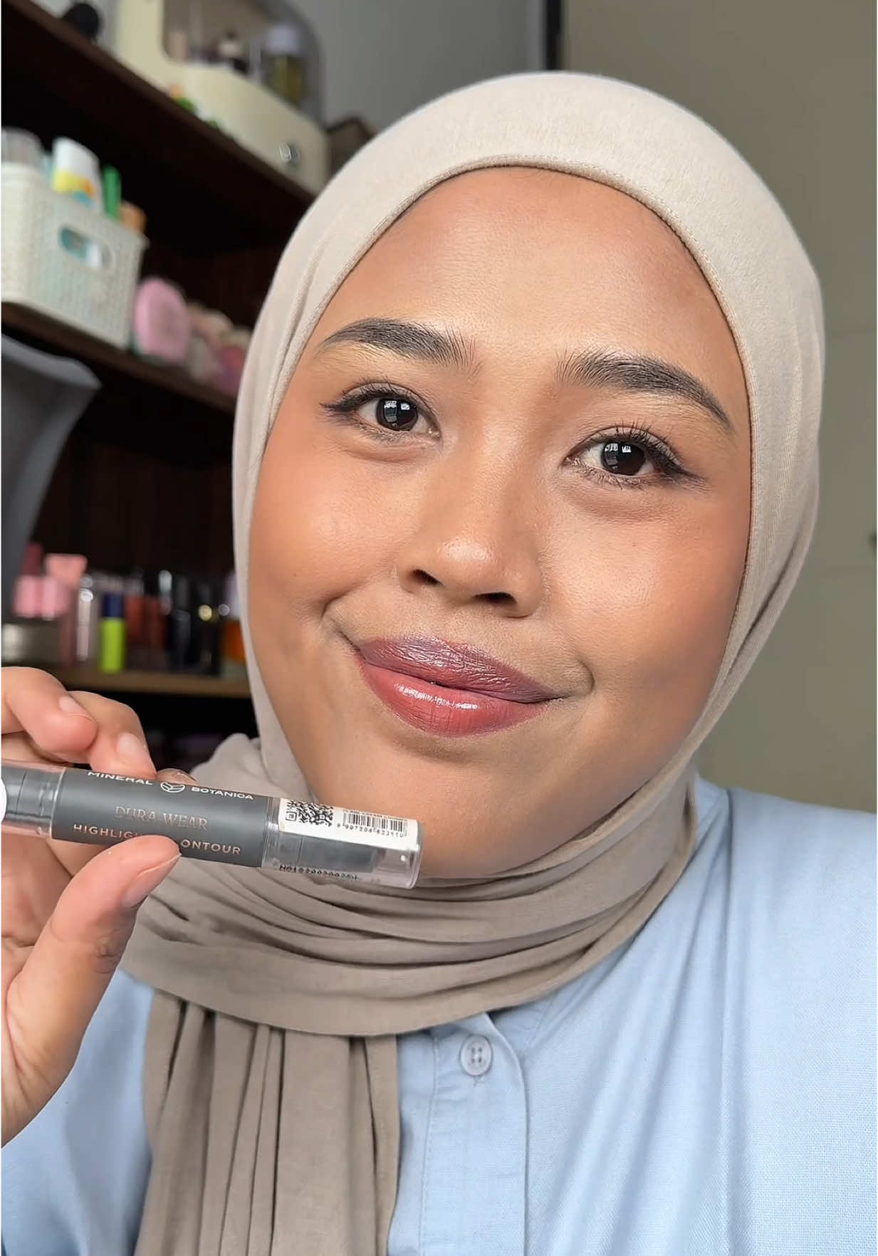 Ga salah sih jadi contour legend. Creamy banget dan warnanya juga pas banget sebagai contour, terutama di aku yang tan skin. #HighlightContour #ContourStick #MineralBotanica