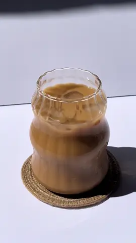 TEMUY Curve Coffee Latte Borosilicate Glass Mug Christmas Gift Aesthetic Heat-resistant Nordic Cup Tumblers Bottles Drinkware ☕️  #curveglassmug #aestheticcoffeemug #icecoffee #nordiccup #drinkware #temuy 