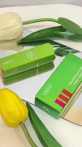 ✨ SON DƯỠNG NHA ĐAM 3 TRONG 1 VIBELY ✨ 🌿 DƯỠNG ẨM - HỒNG MÔI - LÂU TRÔI 💋 Chất son nhung lỳ có dưỡng – mềm mịn môi, không khô căng 💄 Bám màu – lên đến 12H, không lem khi ăn uống 🌈 Phù hợp với mọi tone da, nâng tone môi tự nhiên, căng mọng đầy sức sống 🍃 Chiết xuất nha đam thiên nhiên, nuôi dưỡng môi từ bên trong, giảm thâm hiệu quả 💗 Mỗi nàng xứng đáng có một thỏi son “đa nhiệm” như VIBELY – vừa đẹp, vừa chăm môi! 📌 Đừng bỏ lỡ – có sẵn đủ màu cho bạn lựa chọn! #vincestore #azotozas #khosi16 #vibely #sonduong #khuthammoi #sonnhungly #sonduongmoi #sondep #duongmoi #sonho #lipcare #lipsticklover #beautyroutine