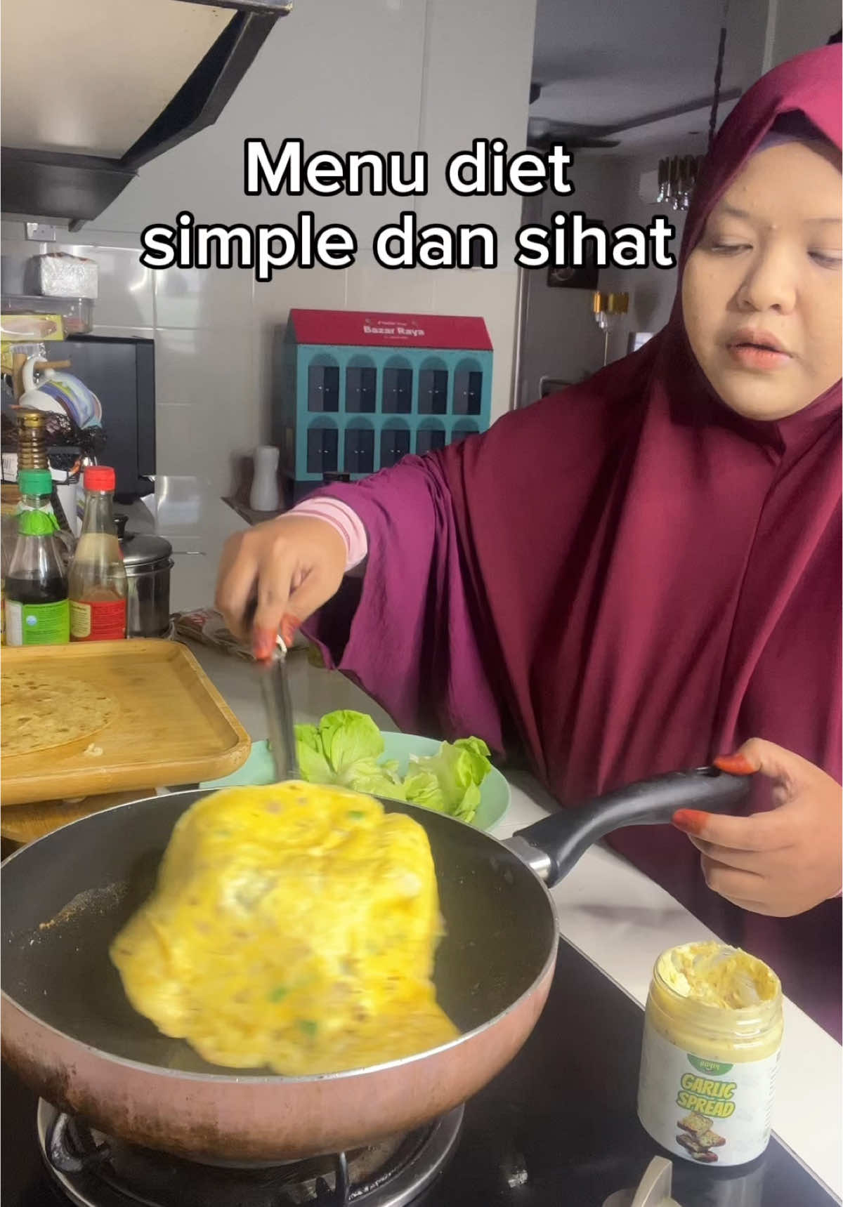 Makan wrap ni sumpah sdap and kenyang !!! @Cik.Tin I Aumm Licious sdap garlic spread ni!