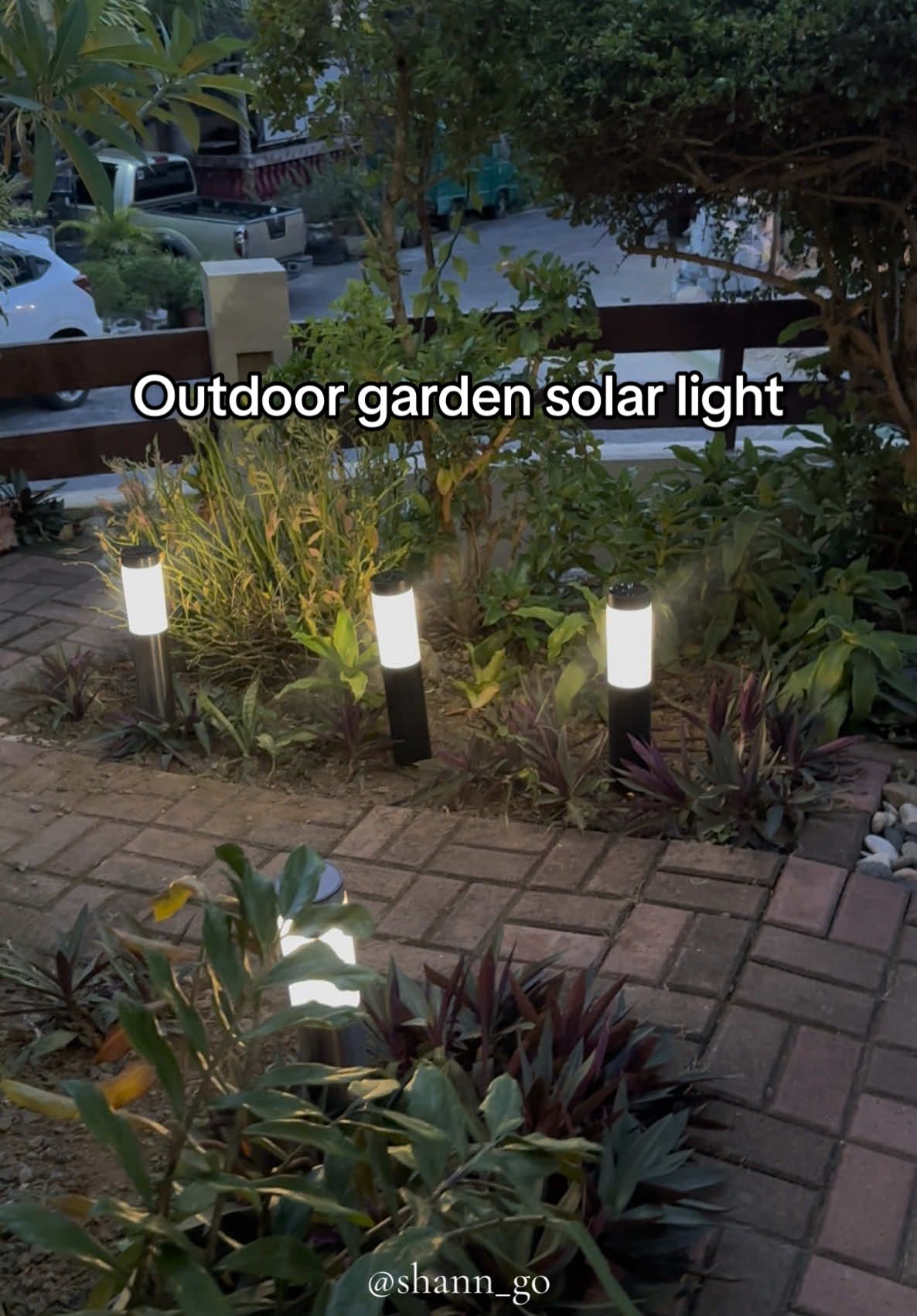 No kuryente needed 👌 #solarlight #outdoorlamp #outdoorsolarlight #gardenlight #gardensolarlight #trendingsolarlight #garagesolarlight #trendingsolarlight