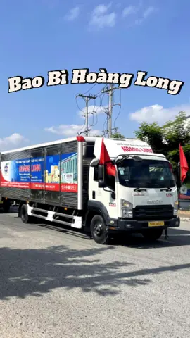 🇻🇳🇻🇳🇻🇳 Bao Bì Hoàng Long hướng đến kỷ niệm 50 năm Giải phóng miền Nam – Thống nhất đất nước. Đoàn xe tải Hoàng Long rực rỡ sắc đỏ, mang theo niềm tự hào dân tộc! #HoangLong, #Baobihoanglong, #lifeathoanglong, #Kyniem50namThongnhatDatnuoc