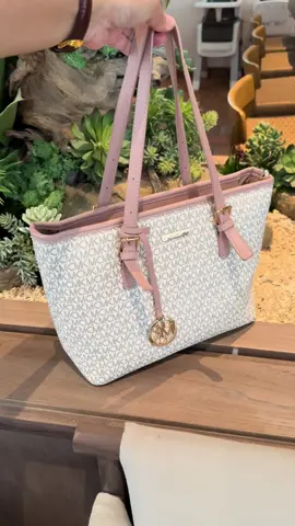 pinknya finally restock! @MKMC OFFICIAL siapa yg udah nungguin yuk lah #totebag 