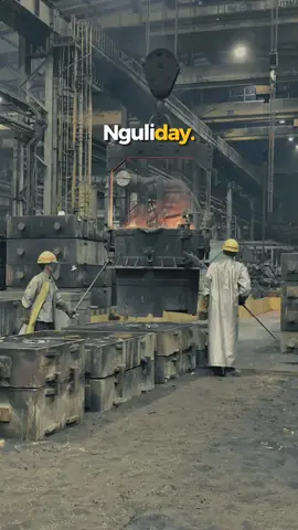 Adegan Berbahaya😁,⚠️1500°c #furnace #kuli #komatsu #fyppppppppppppppppppppppp  #panas 