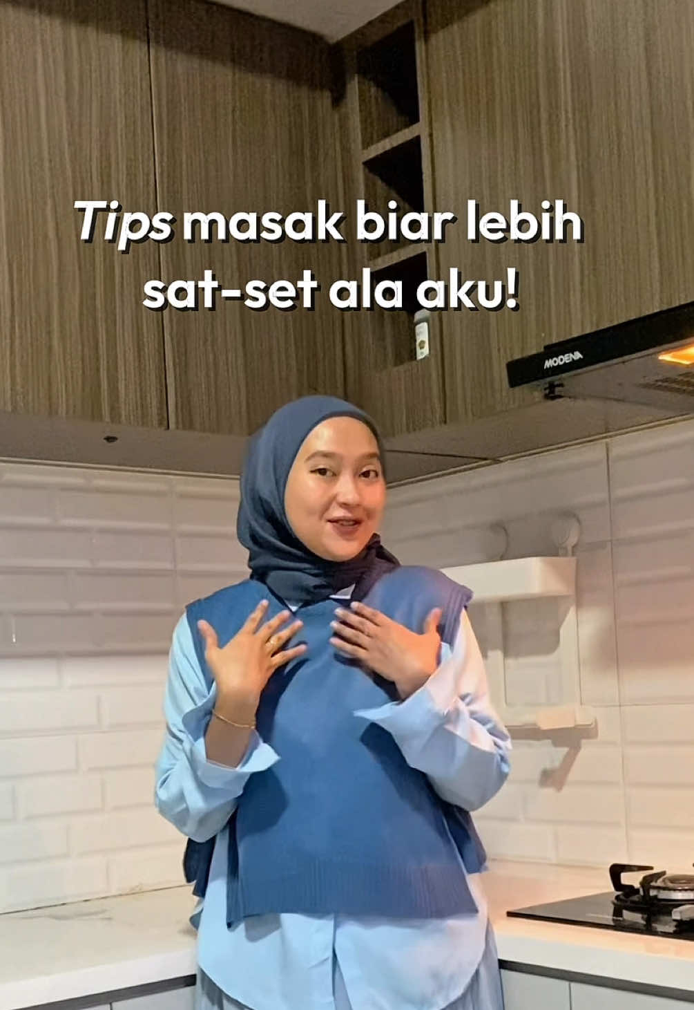 Cari bumbu pas masak ga ribet lagi kalau pakai ✨STORA Rak Dapur 2 Tingkat✨ 🛒Check out produknya di ruparupa pakai kode 10571058. 🧡💙 #ruparupa #OmniChannel #BikinBeres #RakDapur #Penyimpanan #BumbuDapur #fyp