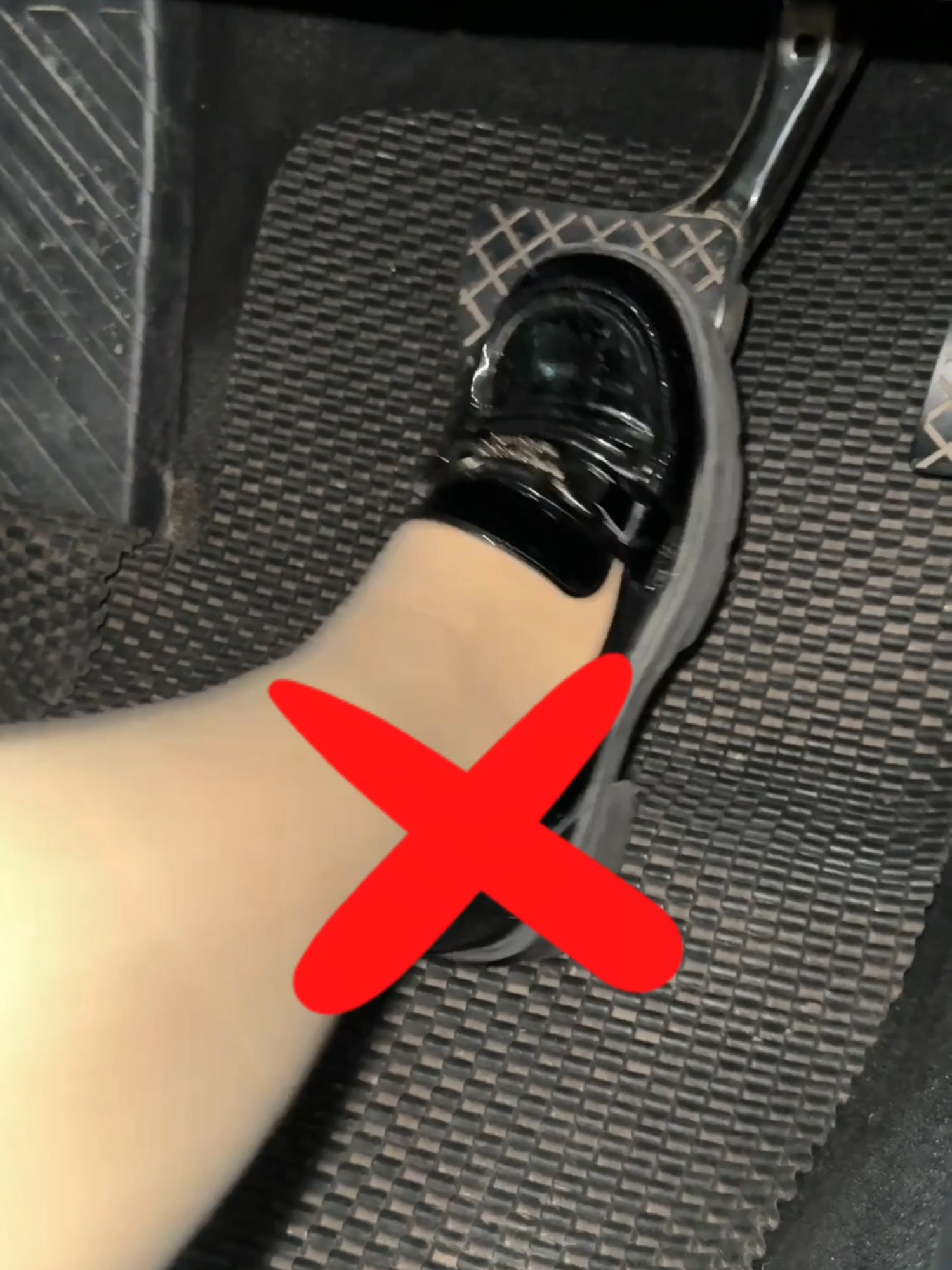 ⚠️What should you do if you encounter an obstacle while driving? Be sure to watch this video!#tiktok#howto#cartok#car#automotive #driving #skills #knowledge #fpy #fyp #tips #foryou #carsoftiktok