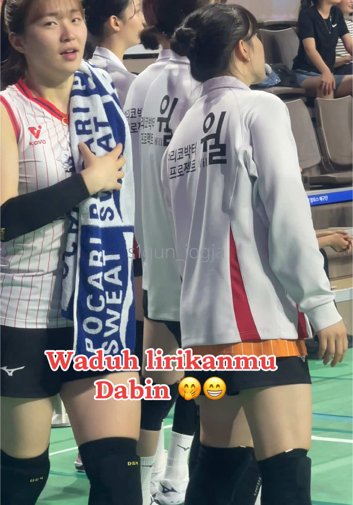 Sipaling sadar kamera 😅#koreavsthailand #volleyballgirl #vollyball #fypviralシ #foryoupage #redsparks #jungkwanjang #dabin #jeondabin #fyp #korea 