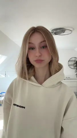 fast 200k auf instagram also folgt gerne einmal rein -> mona.mxe