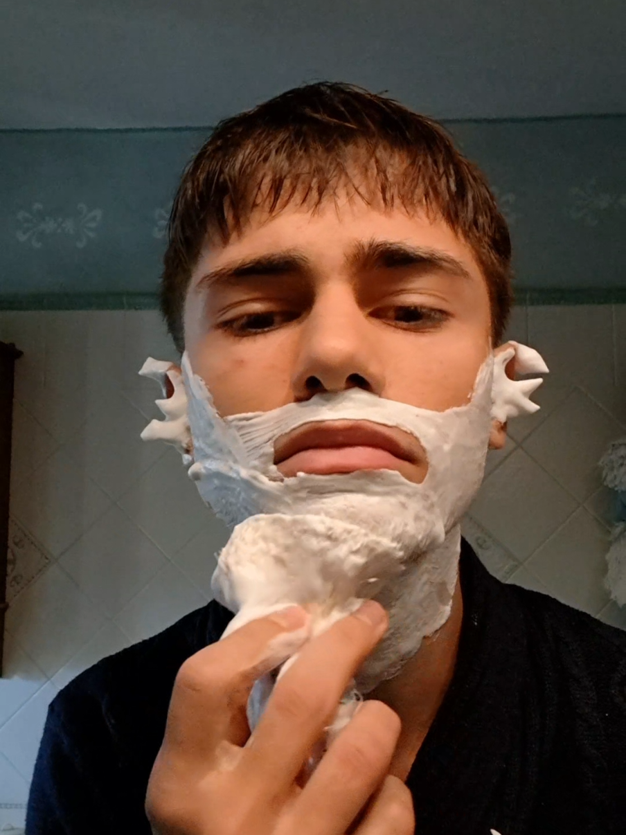 la perfezione della forma di cella milano, il prezzo vale non solo per il prodotto ma per il modo in cui riesce ad appagare la vista #asmr #shaving  #cellamilano #sbarbata #profumo #traditional 
