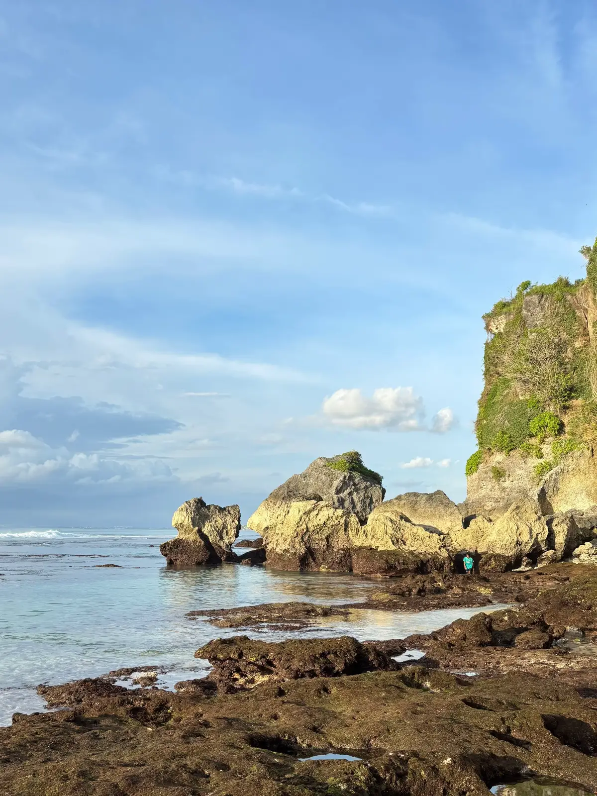 Suluban Beach,aksesnya lumayan mudah dan sunsetnya bagus banget 🌊.