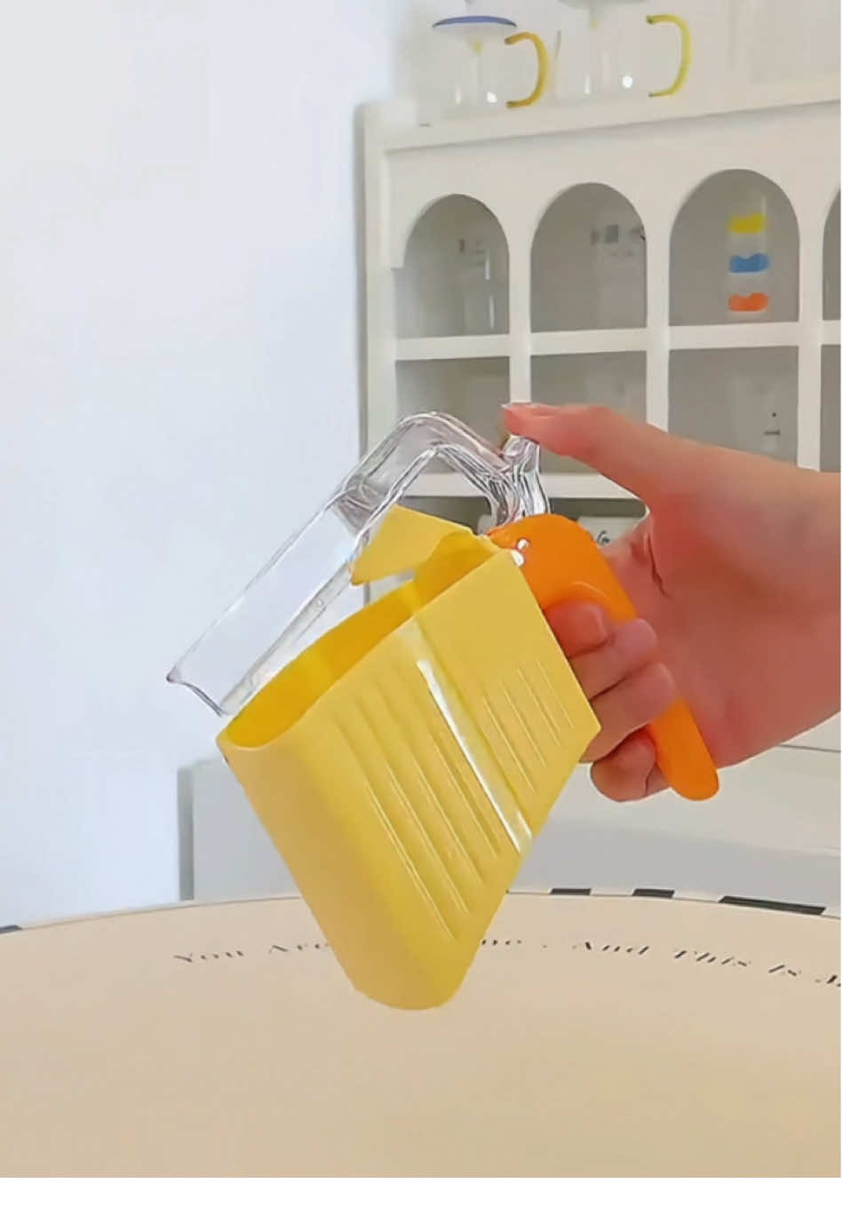 Easy to pour drinks😏#gadgets #coolstuff #coolgadgets #product #shopping #amazonfinds #LearnOnTikTok #tiktokmademebuyit #fyp 