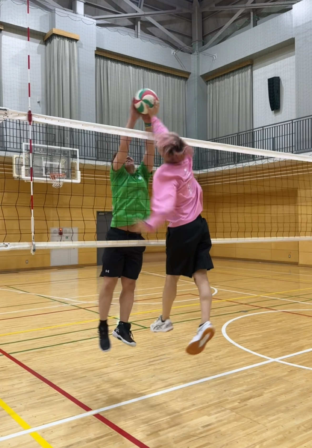これはどっちの点だ！？ #たつ #wisteria_tatsu #tatsuvolleyball #ハイキュー #小さな巨人 #haikyuu #メータージャンパー #tatsu #ピンク #wistera  @たつ  @JUN🐶⚒🏐🥎  @みゆ🐰ྀི🤍  @いちか🐼🏖️  @ゆうにゃん🐔🐾【volleyball】  @けいる🐱🏐  @だいすけ🦔🏐  @なおや🦩✌️  @WISTERIA【ウィステリア】切り抜き 