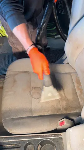 Nettoyage en profondeur d’un siège avec l’injecteur extracteur et désinfection vapeur satisfaisant et relaxant Deep cleaning of a seat with the extractor injector and steam disinfection is satisfying and relaxing #CleanTok #cleaning #satisfying #satisfyingvideo #clean #detailing #amsr 