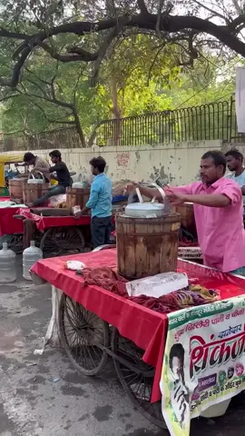 Shikanji making itni badi level pe, dekh ke hi thandak mil jaaye! 🍋😍 #Foodie #foodbloggers #trending #indiandrinks #streetstyleflavors 