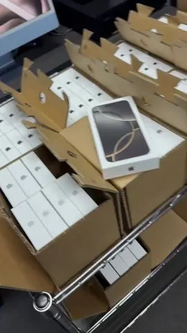 #chinatiktok🇨🇳 #iphones #phones #chinafactory