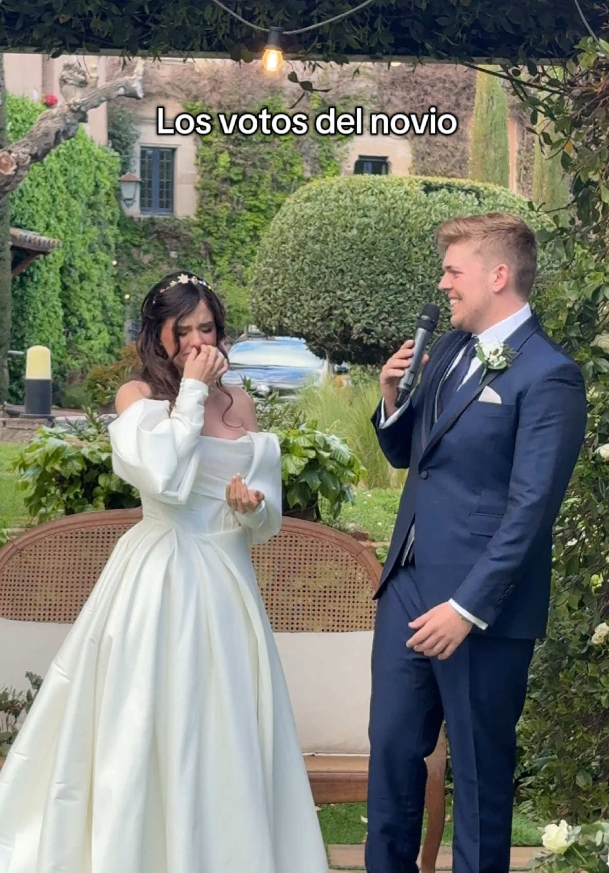 No puedo parar de LLORAR, de los míos falta la mitad pero estarán en el vídeo de yt:gigiis en cuanto lo tenga🤍 #wedding #weddimgdress #weddingday @Oscarito 