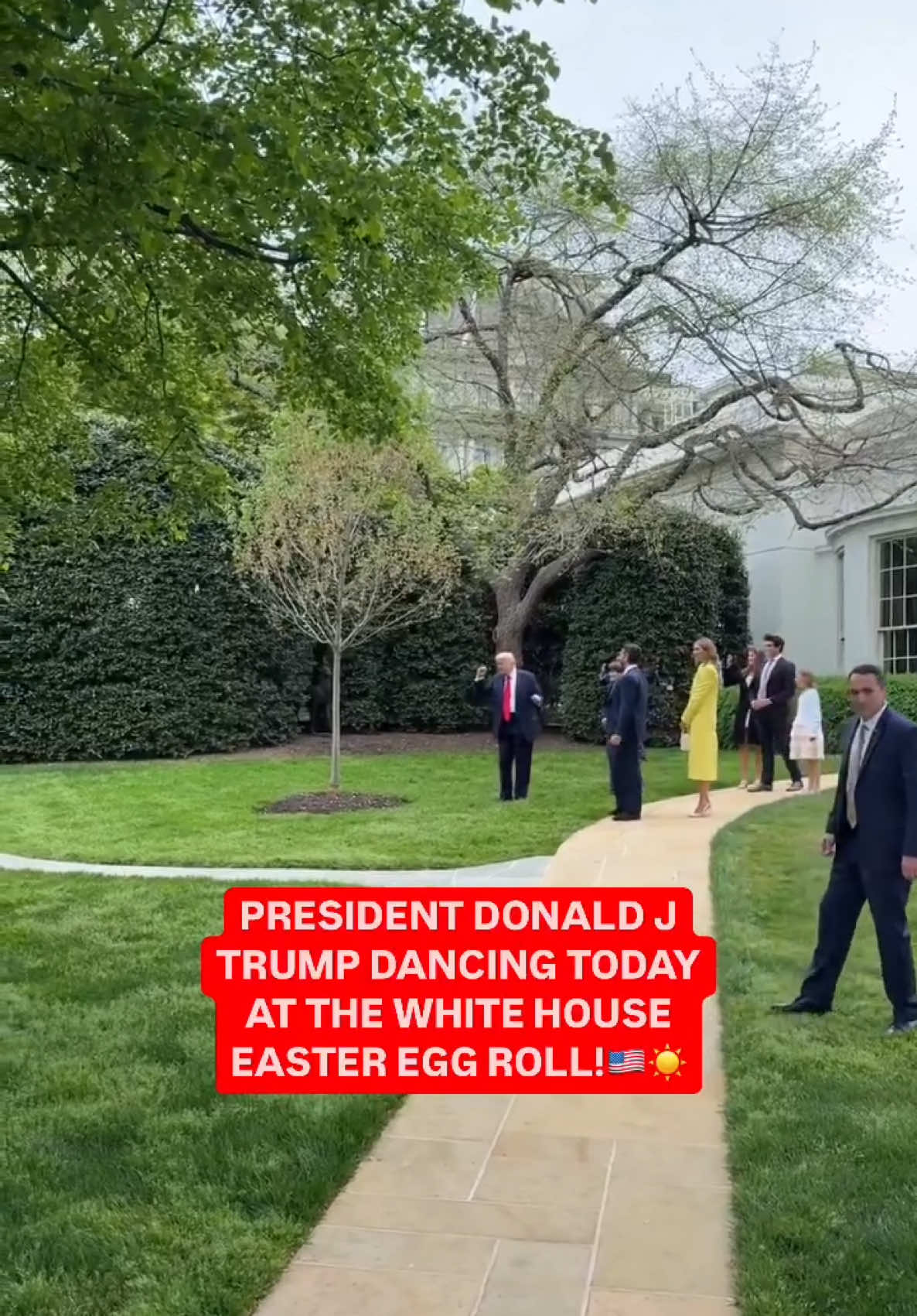 America’s GREATEST PRESIDENT, President Donald J Trump! MAKE AMERICA GREAT AGAIN! #maga #donaldtrump #trumpwasright #whitehouse #trump #easter @potus @flotus @melaniatrump @whitehouse @teamtrump @trumpwarroom 📸: @margomcatee 🇺🇸🇺🇸🇺🇸🇺🇸🇺🇸