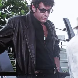 #IAN 🦖// ahhh he’s so fine I’m tweaking // panning: me | cc: me | transitions: me | shakes: me // tags: #fyp #fy #jurassicpark #ianmalcolm #jeffgoldblum #jurassicparkedit 