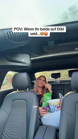 Wer ist auch so bei der Diät?🤣#selinaundharoon #couplecontent #relationshipgoals #fyfyfy #viral #diät #verstecken #beziehung #fyp #tiktok #pov 