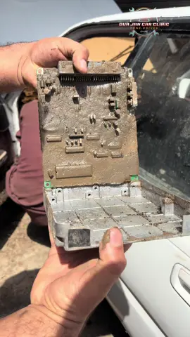 Electric control module cleaning with petroleum #DIY #car #toyota #catalystconverter #zelensky 