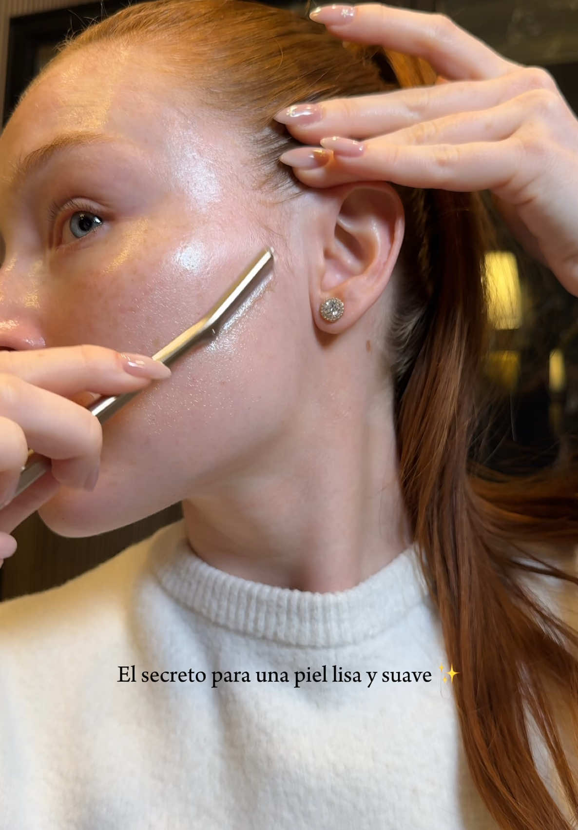 Dermaplaning sí o no?  No es para todas pero yo si tengo mi método fav de depilación y es este 🤍 si no os quedáis del todo tranquilas podéis leer estudios sobre vello facial 🫶🏼 #dermaplaningfacial #dermaplaning 