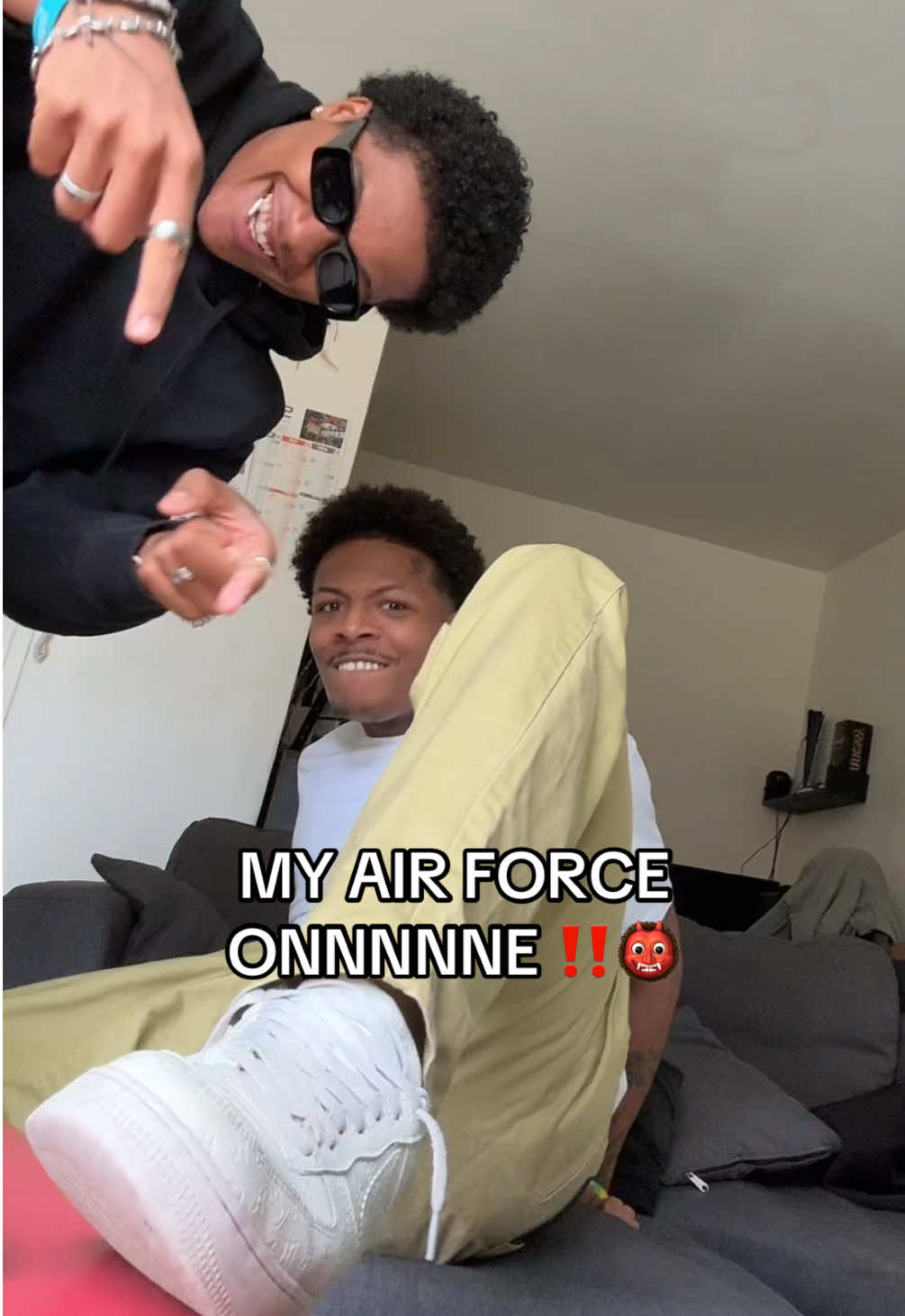 c’est toujours pas mon jumeau 🤣 #myairforceone 