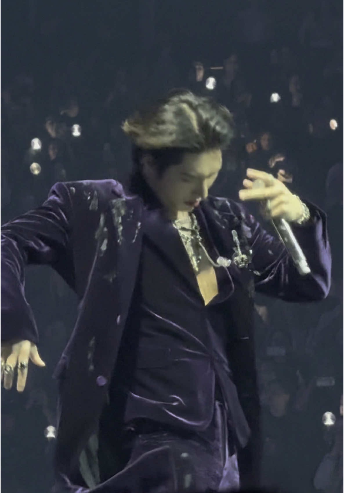 The way Mingi moves 😮‍💨 #mingi #songmingi #ateez #towardsthelight #towardsthelighttour #berlin #halazia 