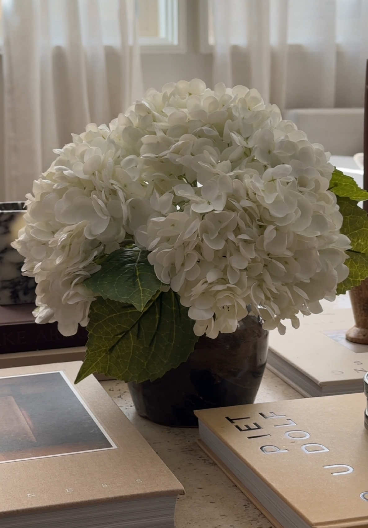 The search for the best faux hydrangeas is finally over 🤌🏼 On my Amazon in my bio! #amazonfinds #founditonamazon #Home #homedecor #homeinspo #homefinds 