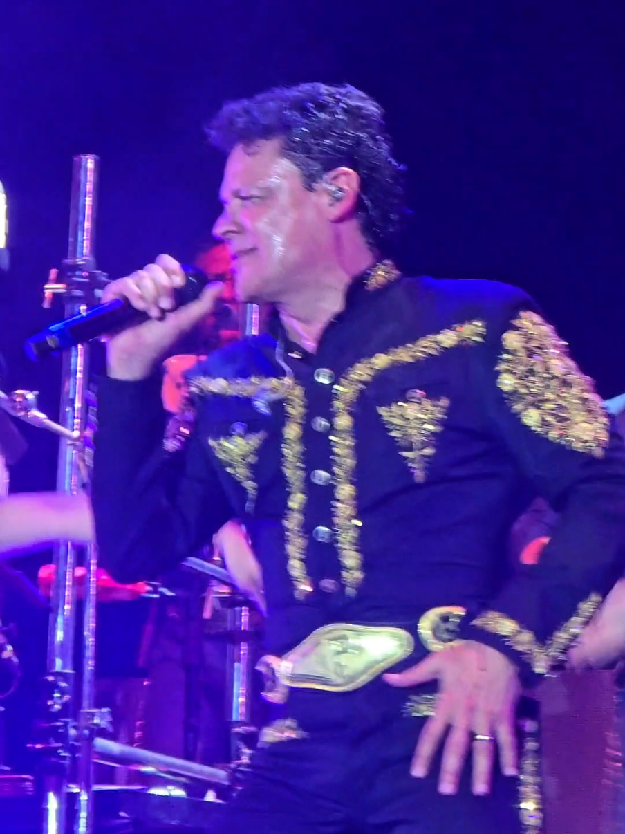 Tú tienes una cosa que sabes que Tú tienes una cosa que sabes que Ay me encantas, me encantas... #PedroFernandez #SorciaConciertos #AveFenixTour #Sorcia #PedritoFernandez 