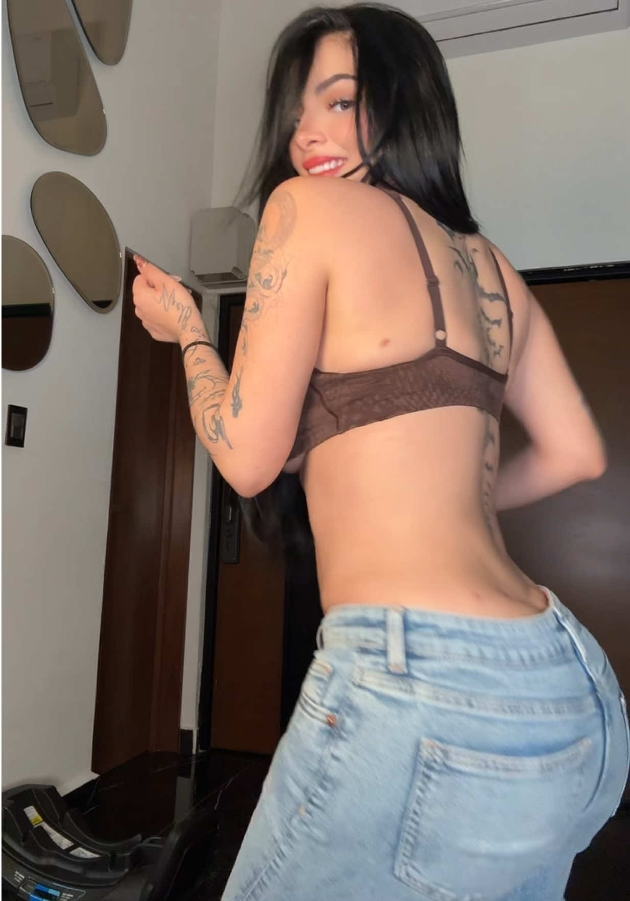 Que tal me veo con pantalón?😍🤌🏻 #trend #parati #parati #viral #karelyruiz #fakebody #fyp 