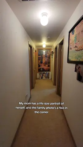Mom’s solo pic is a whole museum exhibit.  #fyp #PortraitPhotography #familyphotography 