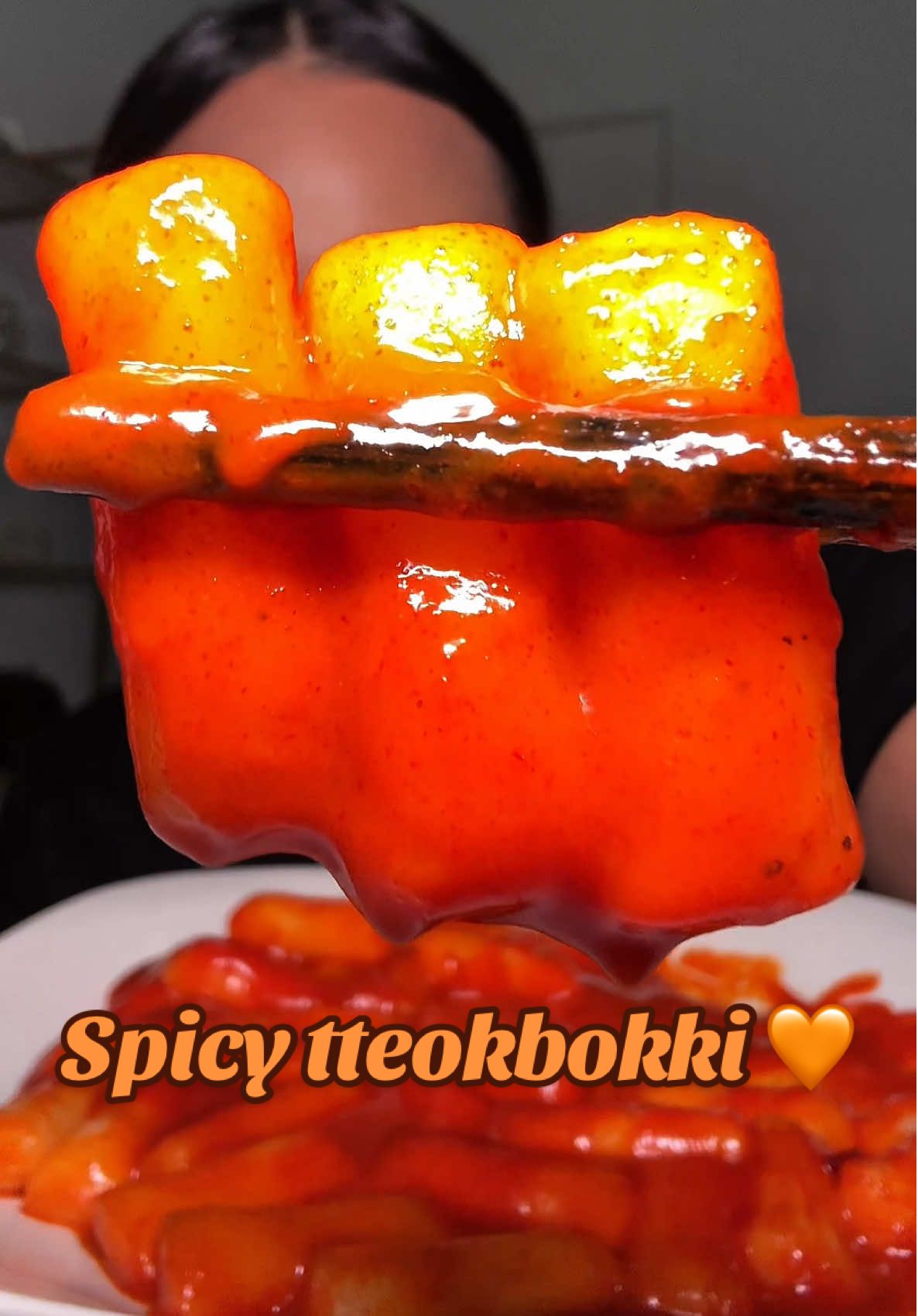 These spicy rice cakes were delicious! I was shocked at how spicy they actually were! Very yummy! ❤️🙏 #tiktokshopfinds #tteokbokki #ricecakes #tiktokmademebuyit #ttshop 