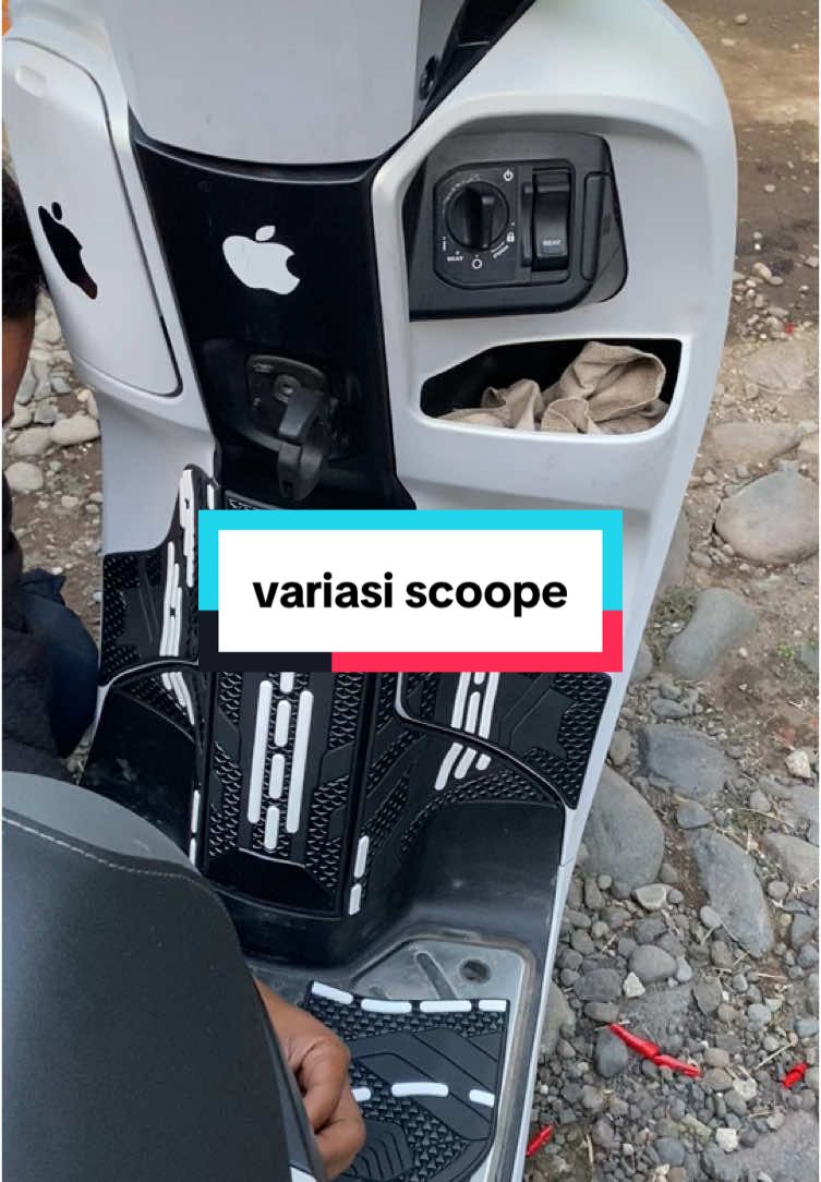 jangan biarkan motor baru kalian baret karna kena kaki ges #variasi #hondascoopy #scoopy #misoka 