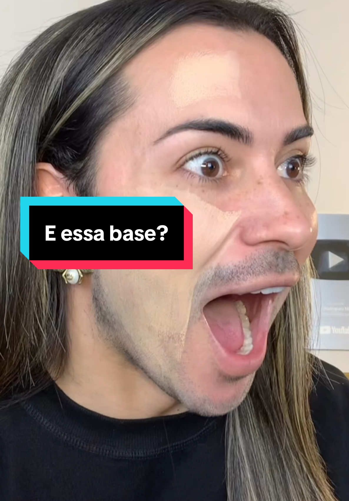 E essa base, gente? 😳😳😳 @derolcosmetics_bulgaria #maquiagem #basestick 
