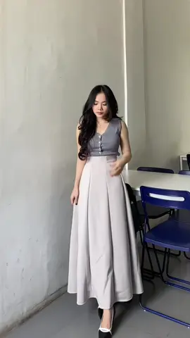sukaaa bgt warna ivory nya🫠 #maxiskirt #audyskirt #skirts #rok #rokwanitakekinian #rokkorea #rokmurah 