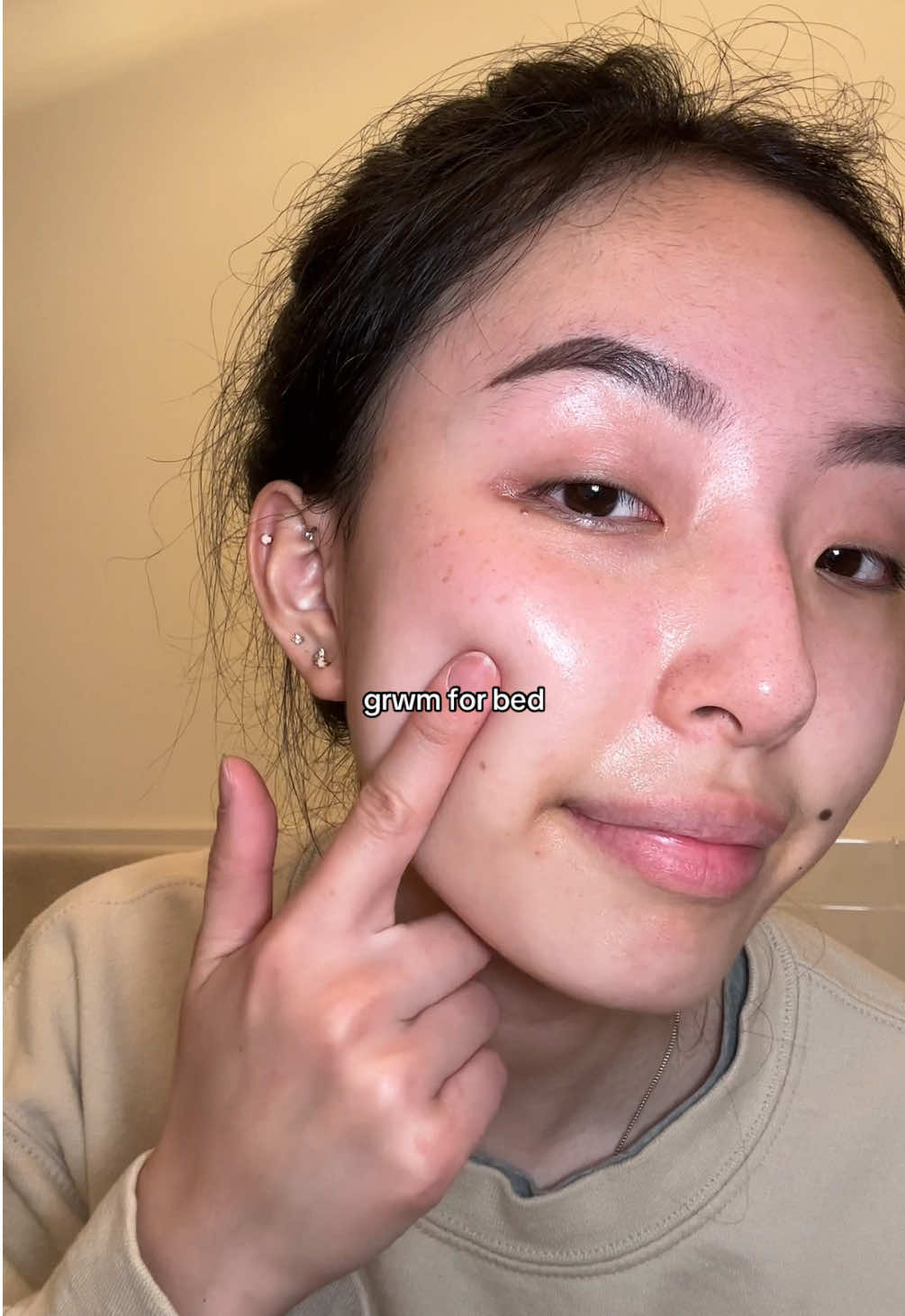 drg got my skin looking ✨  Product: DR.G R.E.D Blemish Clear Soothing Cream #soothing #glowingskin #DrG #RedBlemish #CicaCream #SkincareRoutine #sensitiveskin #koreanskincare 