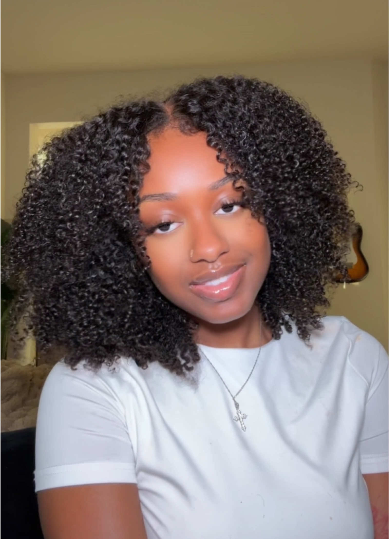 I start putting on a wig that looks just like my natural hair 😭😍 @WavyMyHair @wavymyhair #wavymyhair #gluelesswig #springtokn#fyp ##fypシ #fypシ゚viral #curlyhair #foryoupage  