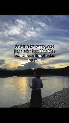 Mna sdah suara nya yg beda agama tu🥲 #4u #fypviralシ #fyppppppp #Katakatahariini #Bedaagama 