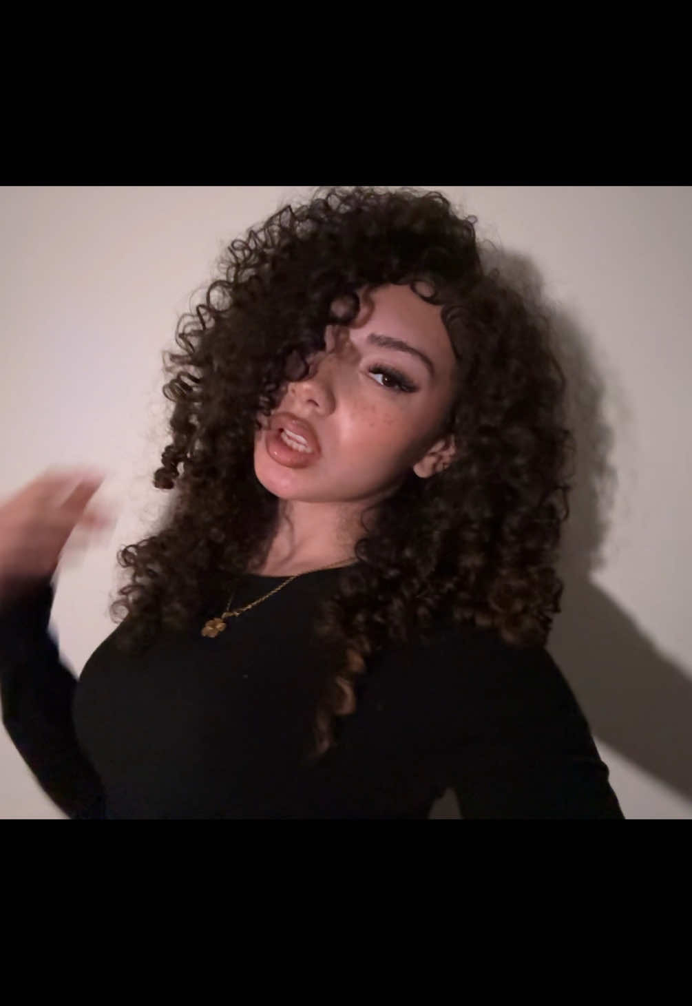 She can’t even post online #curlyhairtok #curlyhairstyles #naturalhair #prettygirls #pretty #trendy #trending #blowup? #makemeviral #makemefamous #trend #curlyhairstyle 