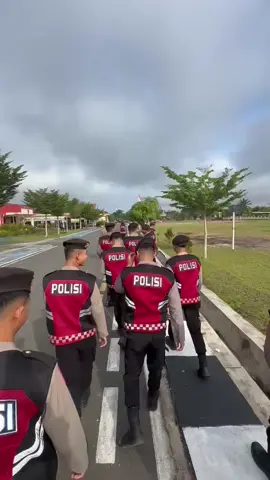 Sering terlihat tapi selalu disepelekan karena di sabhara kami bangga😃#sabharapolri #dalmaspolri #fyp #ditsamaptapoldakalteng 