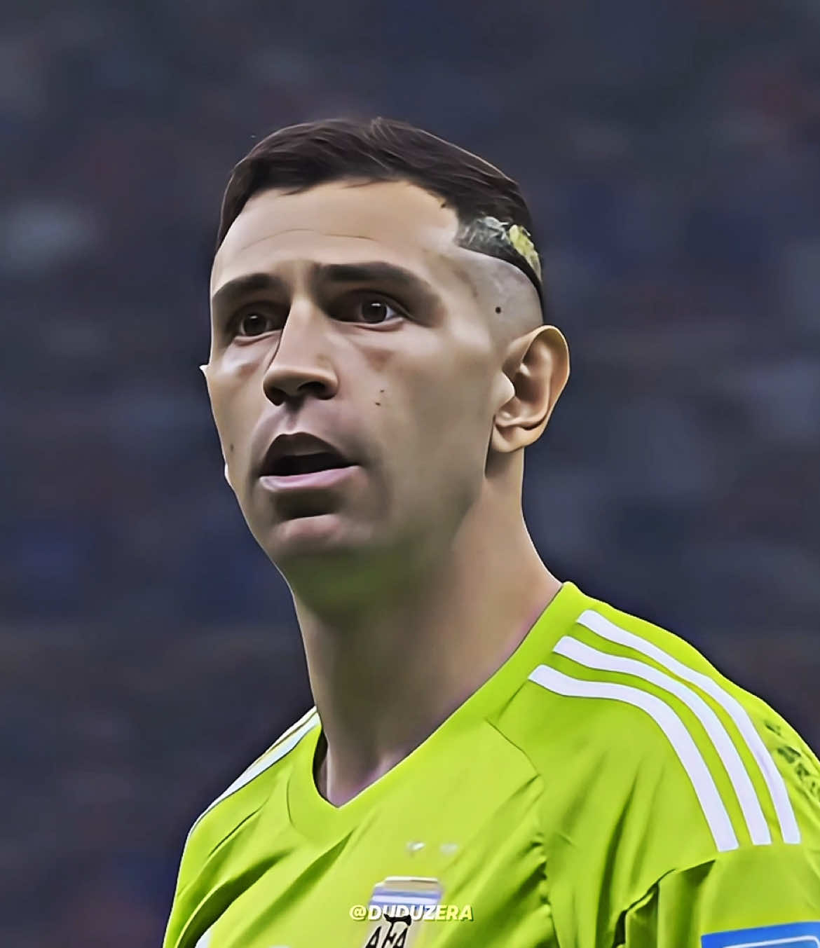 Dibu Martínez é especialista em desconcentrar seus adversários na hora dos pênaltis. #dibumartinez #footballtiktok 