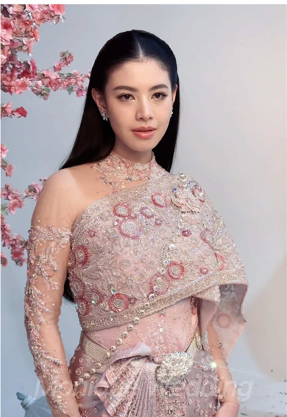 Behind the scenes  ถ่ายแบบชุดไทย คุณแคท ซอนย่า Thaidress | Monique wedding #glow #bride #wedding #หยวนชุดไทย #ชุดไทยนุ่งสด #ชุดไทยโบราณ 