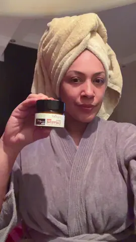 🟣 Retinol con cafeína de Sadoer: ✔️ La cafeína en la piel puede : ✔️Estimula la circulación  ✔️Mejorara la luminosidad y tener efectos antioxidantes y antiinflamatorios.  ✔️También puede ayudar a reducir la apariencia de ojeras y líneas finas, así como a proteger la piel de los daños causados por los radicales libres. #cuidadodelapiel #arrugas #ojeras #retinol #cafeina #maracaibo #skincare #skintips