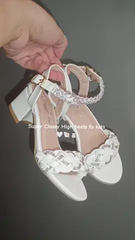 High quality sandal 🤍🌸#highheelforkid #kidsfootwear #whitesandalswithheels #affiliatemarketing #affiliatetiktok 