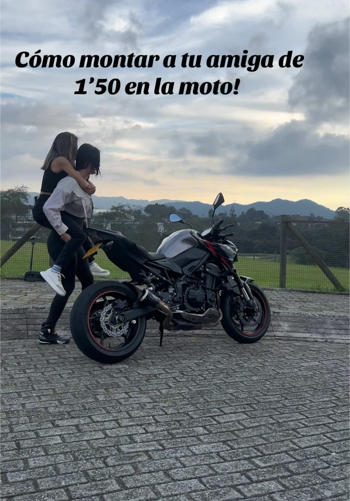 Montando mi amiga de 1’50 #kawasakiz900 #kawasakininja #viralvideo #biker #motos 